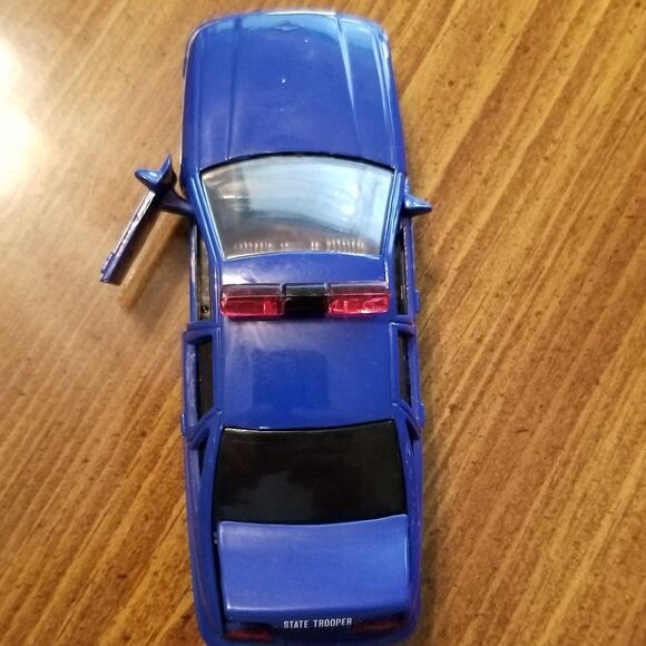 Wisconsin State Police Road Champs die cast police car 1:43 scale - Picture 10 of 11